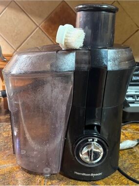 Hamilton Beach Black and Clear Juice Extractor